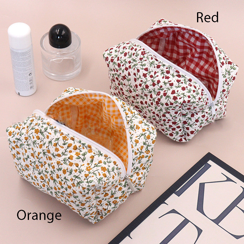Classic Retro Floral Daisy Quilted cotton Small Makeup Bag, Cosmetic bag, Large Capacity Makeup Bag