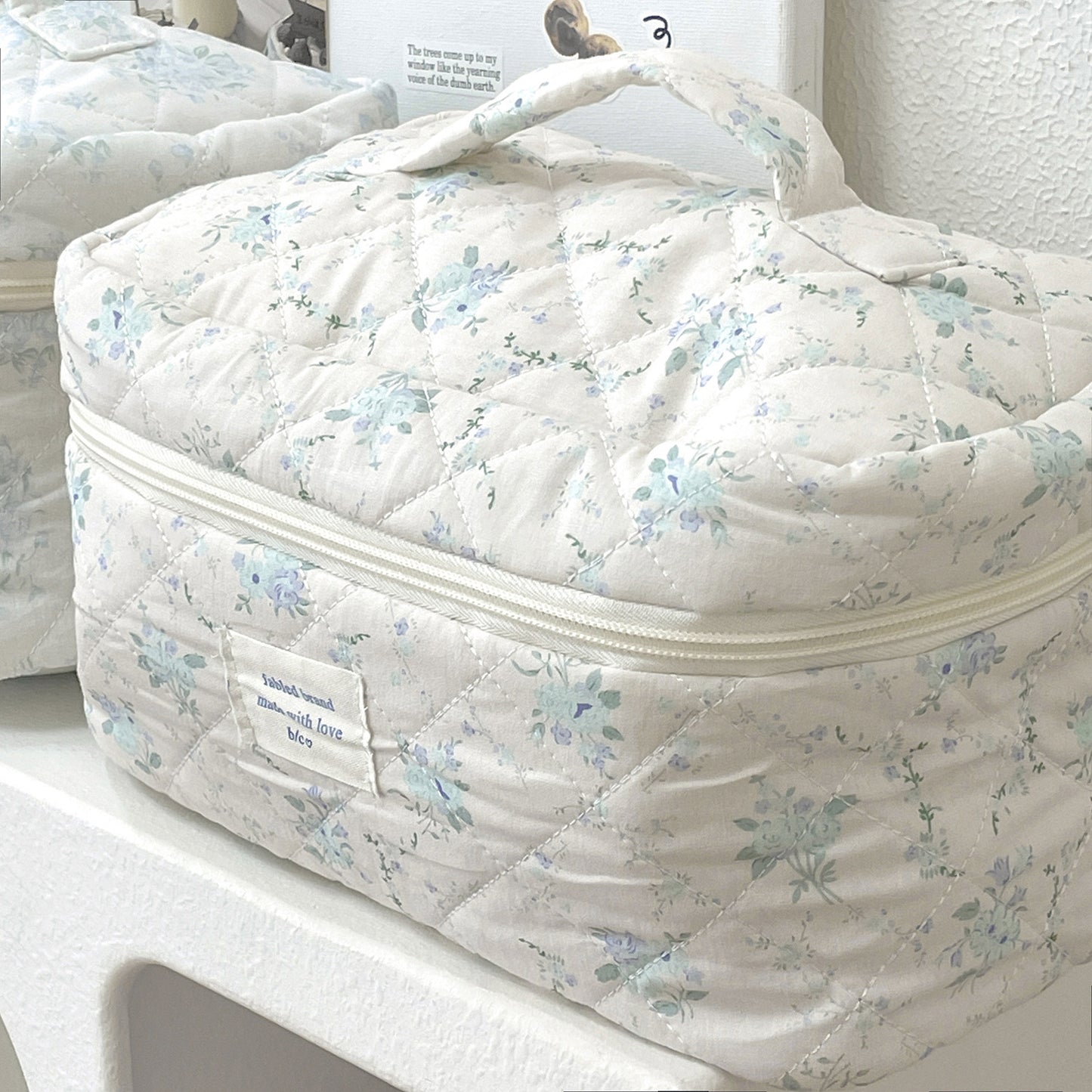 Cute Blue Retro Floral Rose Cat Quilted cotton Large Handle Makeup Bag, Large Capacity Makeup Bag