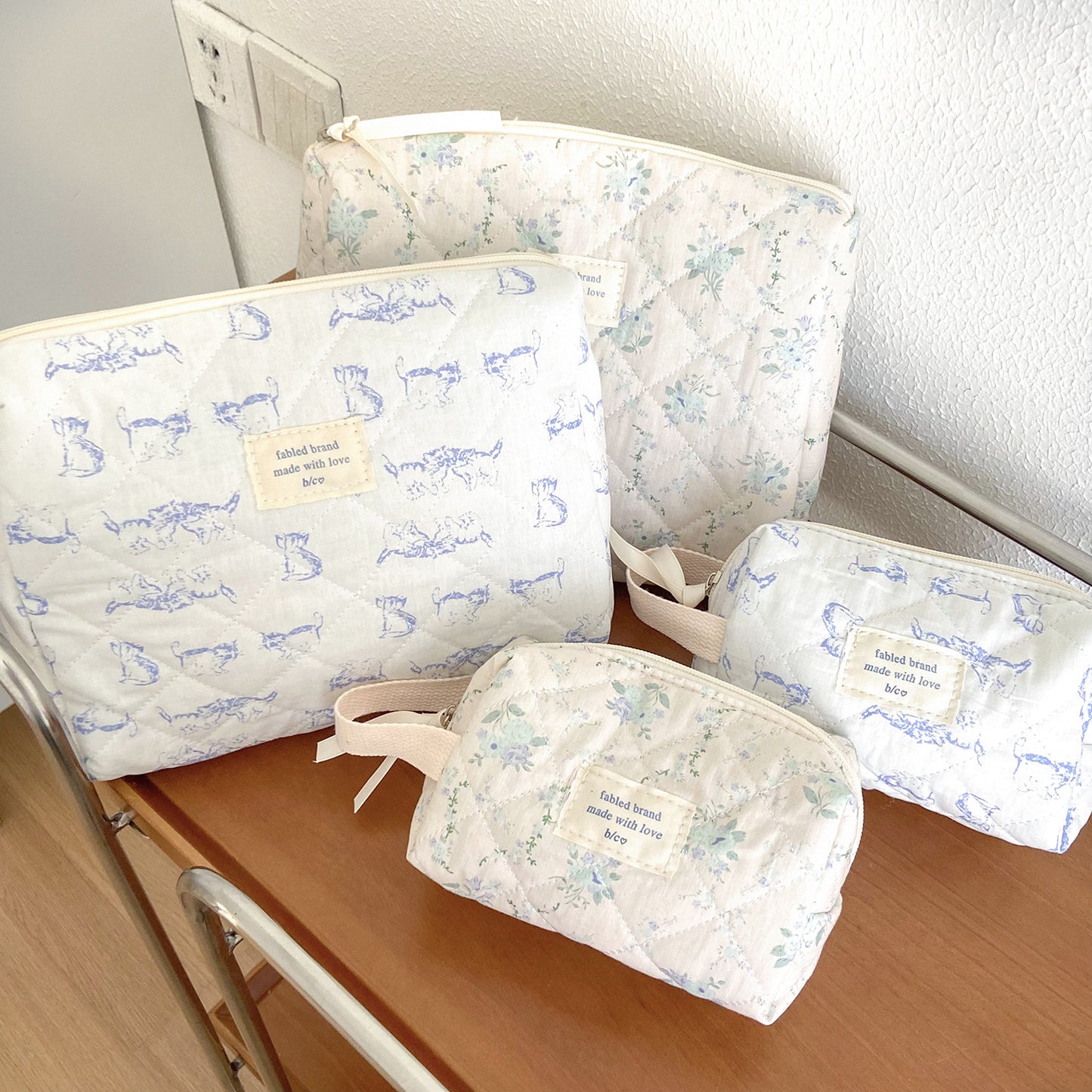 Cute Blue Retro Floral Rose Cat Quilted cotton Large Makeup Bag, Large Capacity Makeup Bag