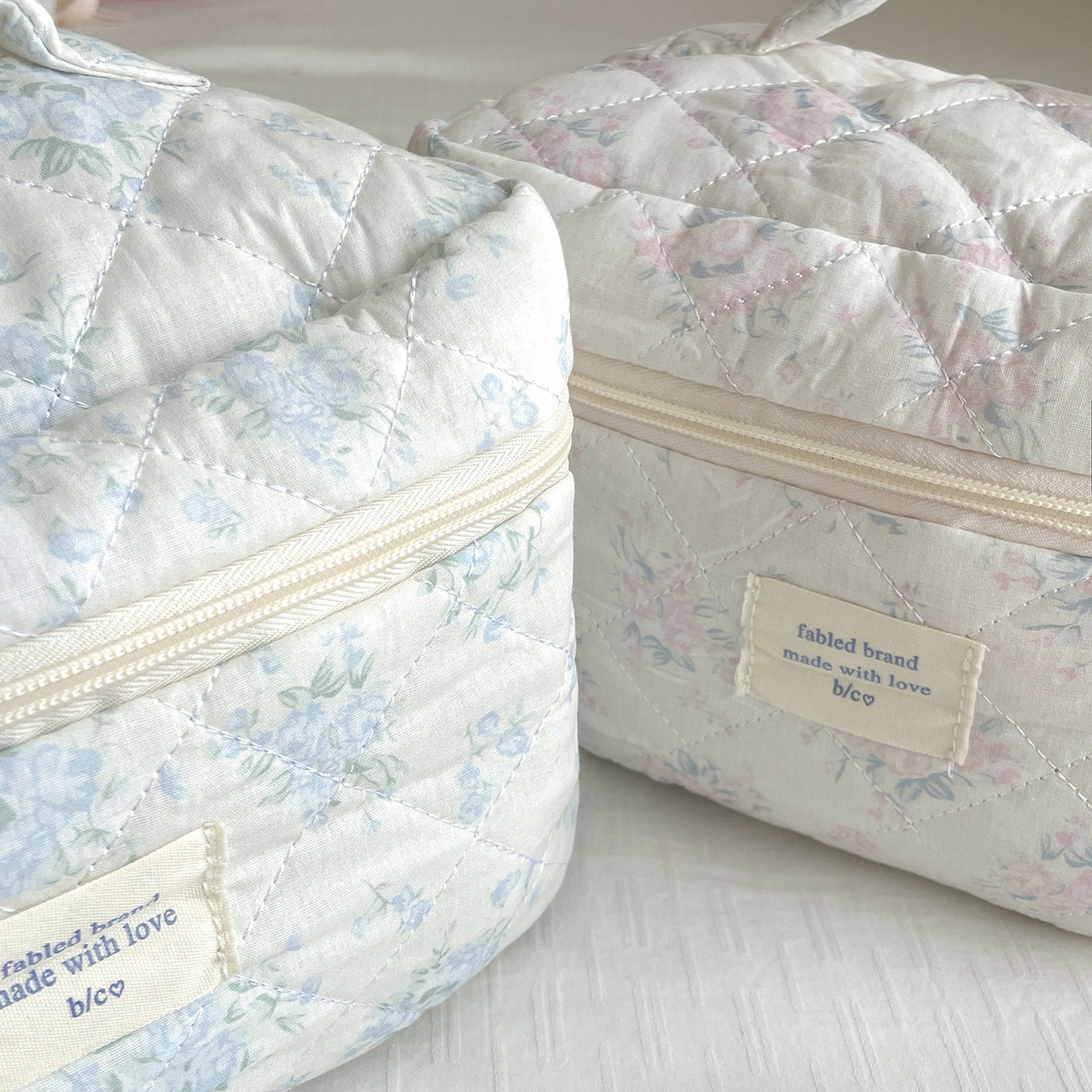 Cute Blue Retro Floral Rose Cat Quilted cotton Large Handle Makeup Bag, Large Capacity Makeup Bag