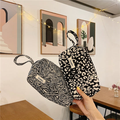 Simple Design Female Purses Organizer Leopard&amp;Zebra Canvas Make up Bag Zipper Pouch Wristlet Wallet Bags for Women Gift